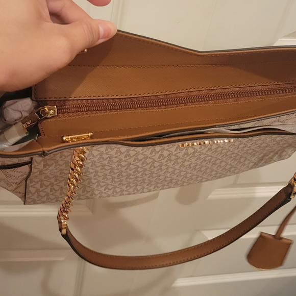 Michael Kors Jet set white large tote bag/travel bag/ shoulder bag NWT - Picture 7 of 10